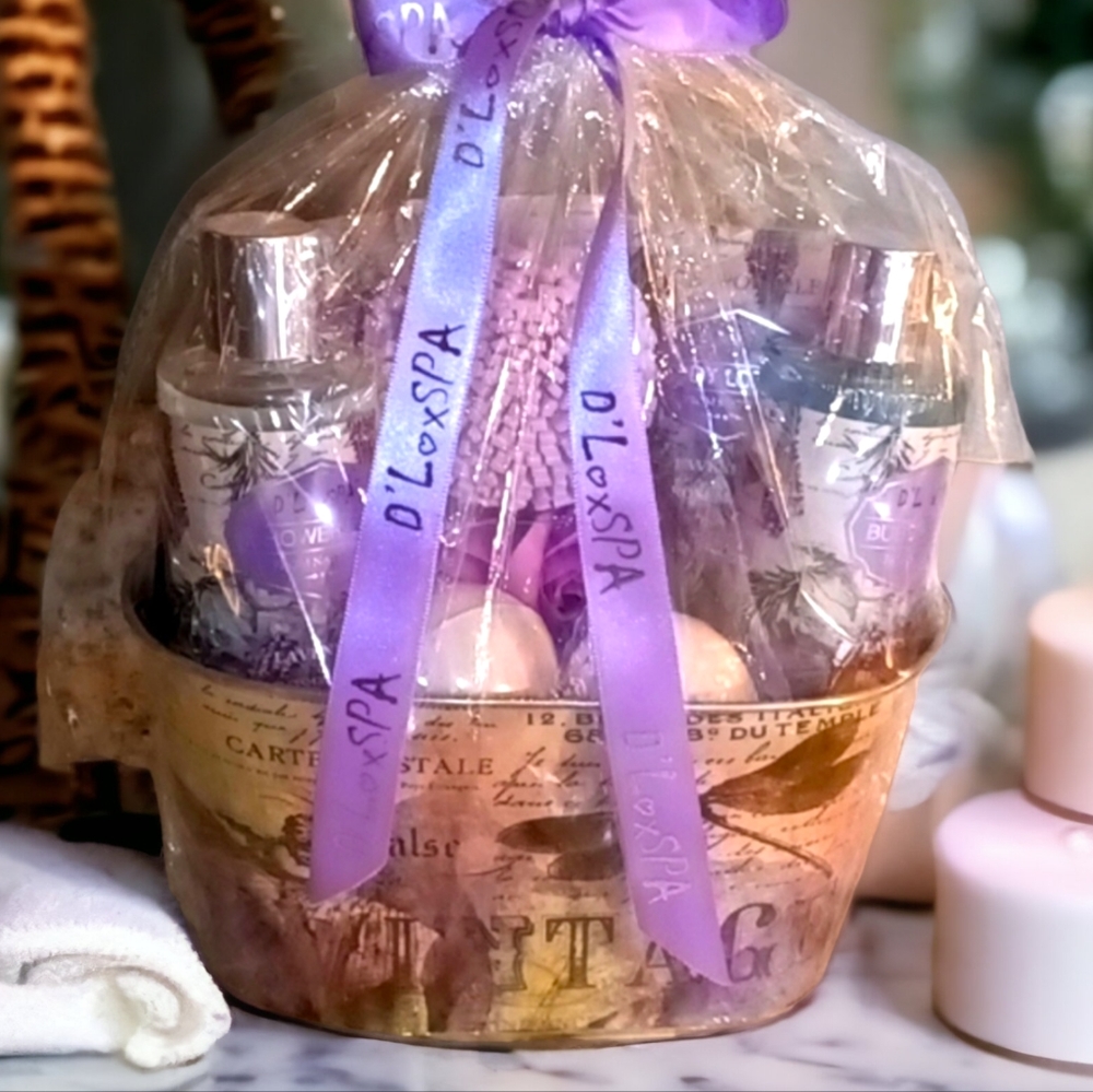 HP😊 NWT D' Lux Spa Lavender Bath Gift Set 8 Lrg Items Dragonfly Tin
